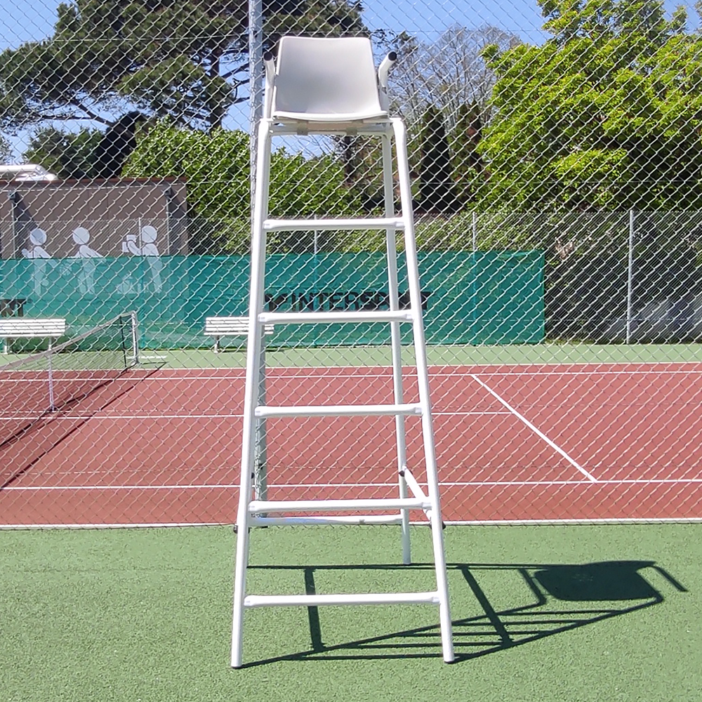 Chaise d'arbitre en acier laqué blanche – Image 2