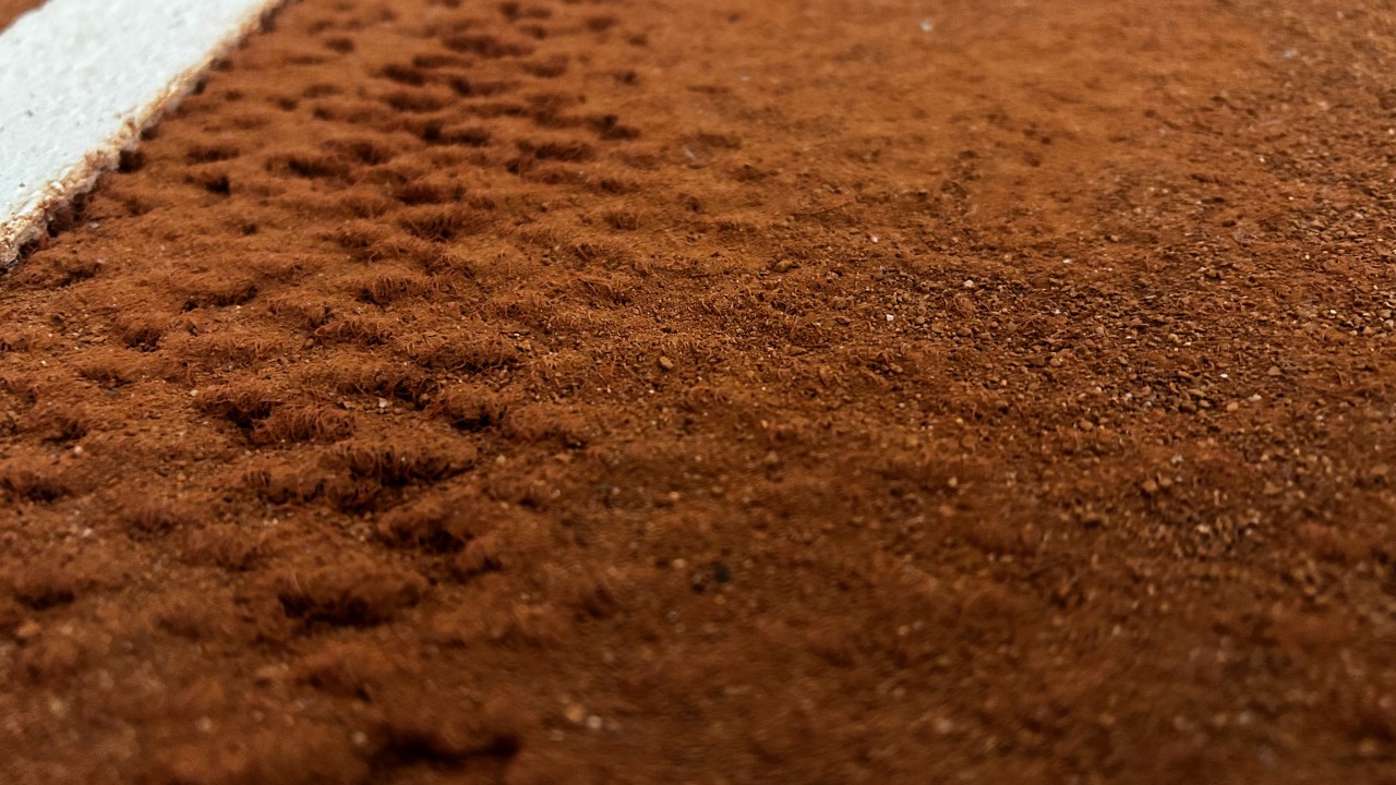 La moquette aiguilletée pour terrains de tennis : une solution performante et économique !