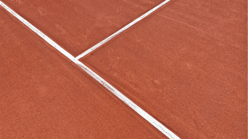 La moquette aiguilletée pour terrains de tennis : une solution performante et économique !
